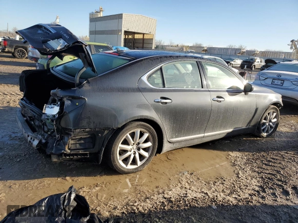 2007 Lexus LS 460 z VIN JTHBL46F075001860, wystawiony jako Copart lot #46585835 z przebiegiem 286 126 mil mil oraz Szkoda całkowita • Salvage title. Historia ofert i sprzedaży dostępna na DreamBid. Obrazek 3.