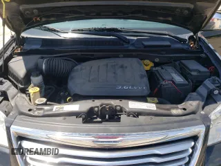 2015 Chrysler Town & Country Touring L z VIN 2C4RC1CG9FR574236, wystawiony jako Copart lot #57702925 z przebiegiem 87 453 mil mil oraz Szkoda całkowita • Salvage title. Historia ofert i sprzedaży dostępna na DreamBid. Obrazek 12.