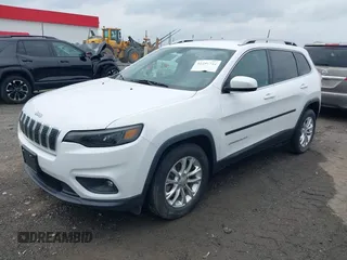 2019 Jeep Cherokee Latitude z VIN 1C4PJLCB8KD145129, wystawiony jako IAAI lot #42291722 z przebiegiem 89 155 mil mil oraz . Historia ofert i sprzedaży dostępna na DreamBid. Obrazek 20.