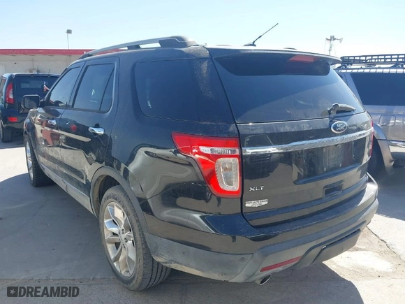 2013 Ford Explorer XLT with VIN 1FM5K7D86DGA30119, listed as a IAAI auction lot 41832191 with 177,217 mi miles. Bid and sale history available at carsss.com. Image 3.