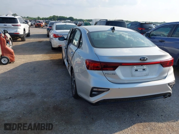 2020 Kia Forte LXS z VIN 3KPF24AD3LE212819, wystawiony jako IAAI lot #42374490 z przebiegiem 12 115 mil mil oraz . Historia ofert i sprzedaży dostępna na DreamBid. Obrazek 3.