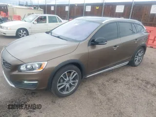 2016 Volvo V60 Cross Country T5 with VIN YV4612HKXG1012957, listed as a IAAI auction lot 41948492 with 73,354 mi miles. Bid and sale history available at carsss.com. Image 2.