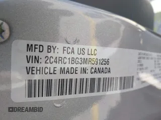 2021 Chrysler Pacifica Touring L with VIN 2C4RC1BG3MR591256, listed as a IAAI auction lot 42062406 with 58,117 mi miles and . Bid and sale history available at DreamBid. Image 9.