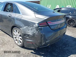 2016 Lincoln MKZ z VIN 3LN6L2G90GR632116, wystawiony jako IAAI lot #41836442 z przebiegiem 121 223 mil mil oraz . Historia ofert i sprzedaży dostępna na DreamBid. Obrazek 6.