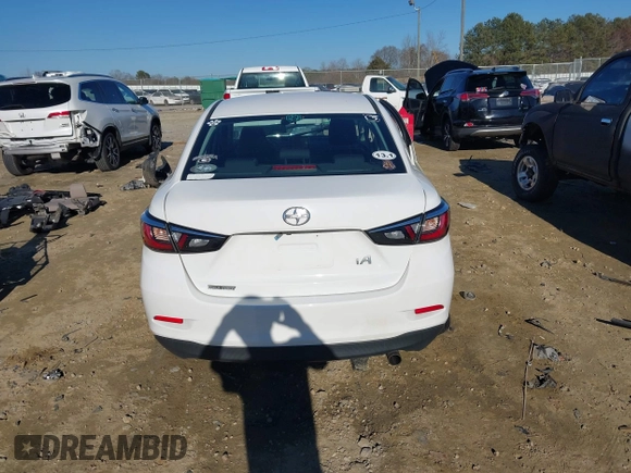2016 Scion iA z VIN 3MYDLBZV6GY119076, wystawiony jako IAAI lot #41282871 z przebiegiem Nie podano mil oraz . Historia ofert i sprzedaży dostępna na DreamBid. Obrazek 15.