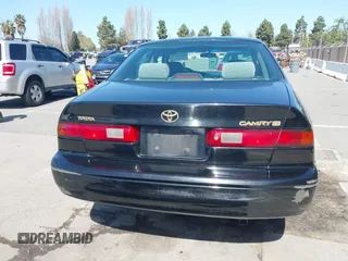1999 Toyota Camry LE z VIN 4T1BG22K4XU574050, wystawiony jako IAAI lot #41991415 z przebiegiem 329 825 mil mil oraz . Historia ofert i sprzedaży dostępna na DreamBid. Obrazek 15.