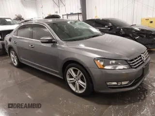2014 Volkswagen Passat SE z VIN 1VWBN7A35EC055719, wystawiony jako IAAI lot #41877042 z przebiegiem 152 446 mil mil oraz . Historia ofert i sprzedaży dostępna na DreamBid. Obrazek 1.