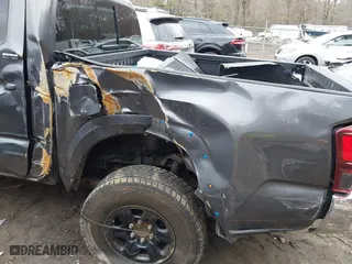 2020 Toyota Tacoma 4WD SR5 with VIN 5TFCZ5AN2LX231424, listed as a IAAI auction lot 41537128 with 37,236 mi miles. Bid and sale history available at carsss.com. Image 6.