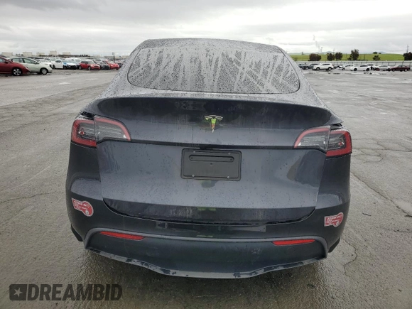 2024 Tesla Model Y with VIN 7SAYGDED6RF131193, listed as a Copart auction lot 47822735 with 10,007 mi miles and Salvage Title. Bid and sale history available at DreamBid. Image 6.