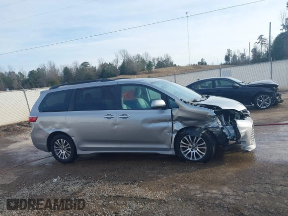 2018 Toyota Sienna XLE Auto Access Seat with VIN 5TDYZ3DC6JS928313, listed as a IAAI auction lot 41411318 with 145,480 mi miles. Bid and sale history available at carsss.com. Image 14.