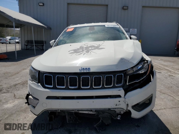 2018 Jeep Compass Latitude z VIN 3C4NJCBB7JT339233, wystawiony jako Copart lot #55175065 z przebiegiem Nie podano mil oraz Szkoda całkowita • Salvage title. Historia ofert i sprzedaży dostępna na DreamBid. Obrazek 5.