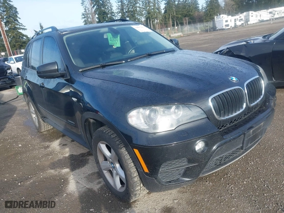2011 BMW X5 35i with VIN 5UXZV4C57BL408907, listed as a IAAI auction lot 41807017 with 162,710 mi miles. Bid and sale history available at carsss.com. Image 1.