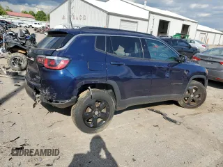 2018 Jeep Compass Latitude z VIN 3C4NJDBB5JT400553, wystawiony jako Copart lot #57513225 z przebiegiem 120 400 mil mil oraz Szkoda całkowita • Salvage title. Historia ofert i sprzedaży dostępna na DreamBid. Obrazek 3.
