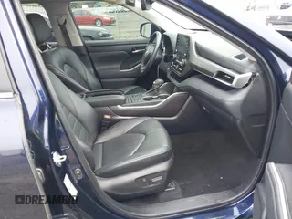 2022 Toyota Highlander XLE with VIN 5TDGZRBH6NS591080, listed as a IAAI auction lot 42271952 with 36,895 mi miles and . Bid and sale history available at DreamBid. Image 5.