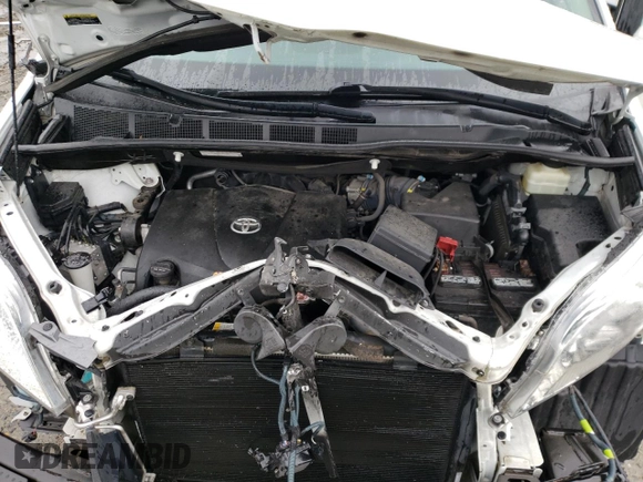 2018 Toyota Sienna XLE with VIN 5TDDZ3DC5JS194553, listed as a Copart auction lot 46648255 with 68,445 mi miles and Salvage Title. Bid and sale history available at carsss.com. Image 12.