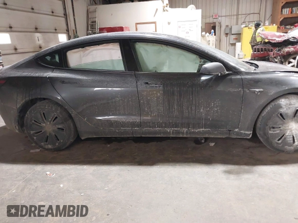 2025 Tesla Model 3 Long Range with VIN 5YJ3E1EA4SF913869, listed as a IAAI auction lot 41416608 with 1,141 mi miles and . Bid and sale history available at DreamBid. Image 13.