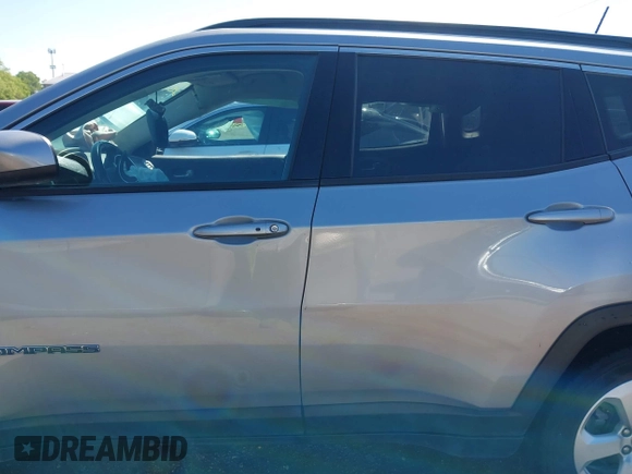 2019 Jeep Compass Latitude z VIN 3C4NJDBB6KT697110, wystawiony jako IAAI lot #42331753 z przebiegiem 52 897 mil mil oraz . Historia ofert i sprzedaży dostępna na DreamBid. Obrazek 15.