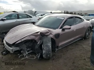 2022 Porsche Taycan z VIN WP0AA2Y11NSA14157, wystawiony jako Copart lot #84951134 z przebiegiem 15 425 mil mil oraz Szkody całkowita. Historia ofert i sprzedaży dostępna na DreamBid. Obrazek 1.