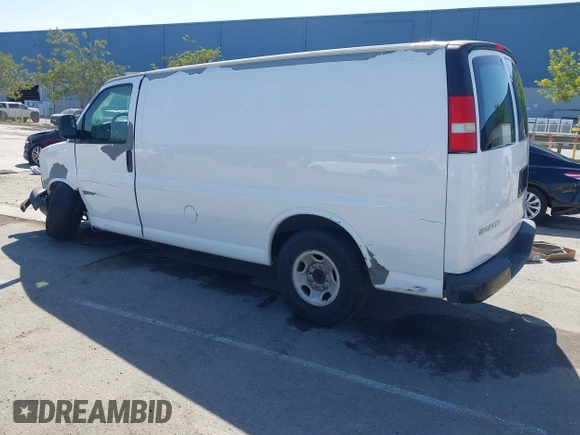 2007 GMC Savana Cargo with VIN 1GTGG25V471229750, listed as a IAAI auction lot 41851956 with 277,390 mi miles. Bid and sale history available at carsss.com. Image 3.