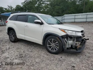 2018 Toyota Highlander SE z VIN 5TDKZRFH1JS543131, wystawiony jako Copart lot #59556625 z przebiegiem Nie podano mil oraz Szkoda całkowita • Salvage title. Historia ofert i sprzedaży dostępna na DreamBid. Obrazek 4.
