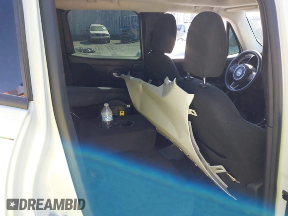 2015 Jeep Renegade Latitude with VIN ZACCJABT2FPC31041, listed as a IAAI auction lot 41626396 with 93,956 mi miles. Bid and sale history available at carsss.com. Image 8.