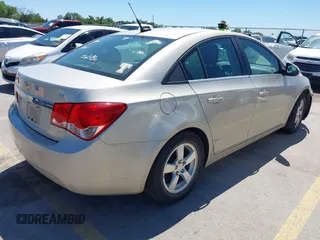 2014 Chevrolet Cruze 1LT z VIN 1G1PC5SB5E7221277, wystawiony jako IAAI lot #42095028 z przebiegiem 195 148 mil mil oraz . Historia ofert i sprzedaży dostępna na DreamBid. Obrazek 4.