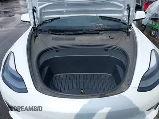 2021 Tesla Model 3 Standard Range Plus z VIN 5YJ3E1EA5MF977437, wystawiony jako IAAI lot #40297512 z przebiegiem 72 039 mil mil oraz . Historia ofert i sprzedaży dostępna na DreamBid. Obrazek 10.