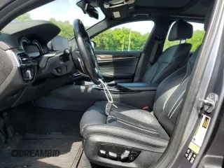 2019 BMW 5 Series 530i xDrive z VIN WBAJA7C50KG911728, wystawiony jako Copart lot #58306955 z przebiegiem 64 924 mil mil oraz Szkoda całkowita • Salvage title. Historia ofert i sprzedaży dostępna na DreamBid. Obrazek 7.