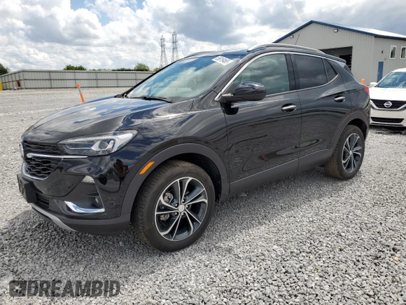 2022 Buick Encore GX Essence z VIN KL4MMGSL5NB000006, wystawiony jako Copart lot #55819465 z przebiegiem 11 849 mil mil oraz Szkoda całkowita • Salvage title. Historia ofert i sprzedaży dostępna na DreamBid. Obrazek 1.