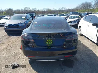 2015 Tesla Model S 85D z VIN 5YJSA1E24FF114180, wystawiony jako IAAI lot #41832583 z przebiegiem 152 008 mil mil oraz . Historia ofert i sprzedaży dostępna na DreamBid. Obrazek 16.