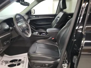 2023 Jeep Grand Cherokee Limited with VIN 1C4RJHBGXPC545550, listed as a IAAI auction lot 42859716 with 34,610 mi miles and . Bid and sale history available at DreamBid. Image 9.