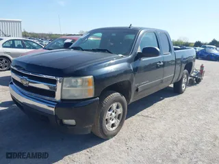 2008 Chevrolet Silverado 1500 LT w/1LT with VIN 1GCEC19J28Z193967, listed as a IAAI auction lot 41997173 with 353,204 mi miles. Bid and sale history available at carsss.com. Image 2.