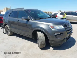 2019 Ford Explorer XLT z VIN 1FM5K8D89KGA52506, wystawiony jako IAAI lot #42509598 z przebiegiem 143 292 mil mil oraz . Historia ofert i sprzedaży dostępna na DreamBid. Obrazek 1.
