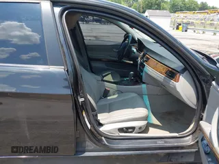 2006 BMW 3 Series 325i with VIN WBAVB13596KX65960, listed as a IAAI auction lot 42460430 with 331,860 mi miles and . Bid and sale history available at DreamBid. Image 5.