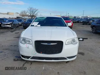 2015 Chrysler 300 Limited with VIN 2C3CCAAG8FH781252, listed as a IAAI auction lot 41138887 with 115,116 mi miles. Bid and sale history available at carsss.com. Image 11.