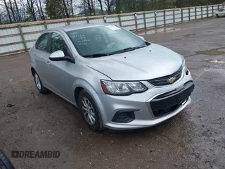 2018 Chevrolet Sonic LT z VIN 1G1JD5SH2J4103402, wystawiony jako IAAI lot #41997793 z przebiegiem 125 347 mil mil oraz . Historia ofert i sprzedaży dostępna na DreamBid. Obrazek 1.