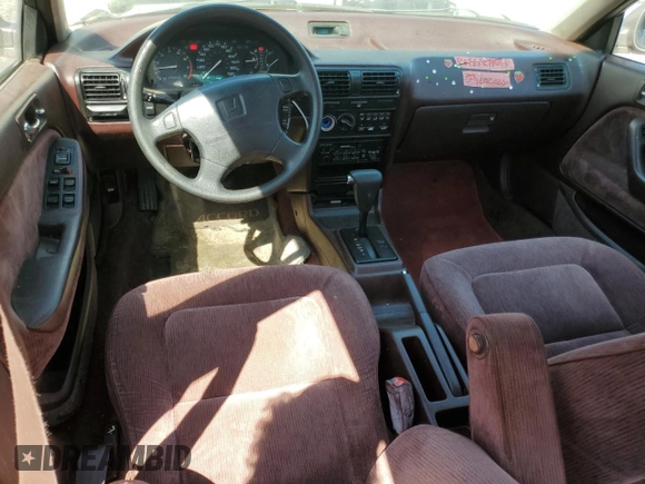 1993 Honda Accord z VIN 1HGCB7658PA114384, wystawiony jako Copart lot #54768665 z przebiegiem 249 877 mil mil oraz Szkoda całkowita • Salvage title. Historia ofert i sprzedaży dostępna na DreamBid. Obrazek 8.