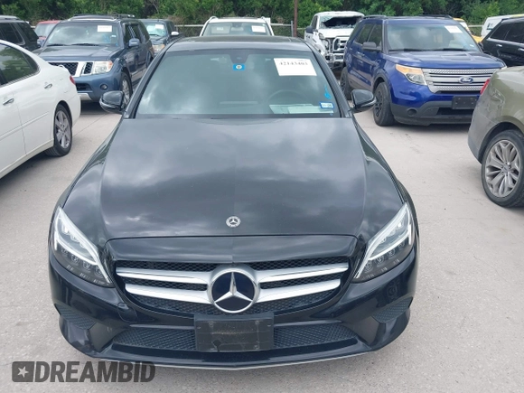 2019 Mercedes-Benz C 300 z VIN 55SWF8DB0KU307061, wystawiony jako IAAI lot #42143403 z przebiegiem Nie podano mil oraz . Historia ofert i sprzedaży dostępna na DreamBid. Obrazek 12.