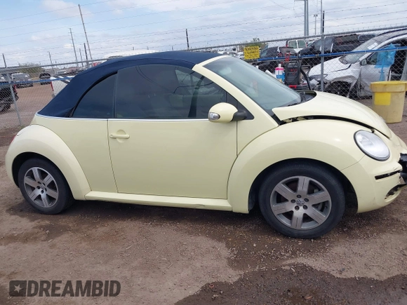 2006 Volkswagen Beetle z VIN 3VWPF31Y66M311261, wystawiony jako IAAI lot #41599012 z przebiegiem 133 792 mil mil oraz . Historia ofert i sprzedaży dostępna na DreamBid. Obrazek 13.