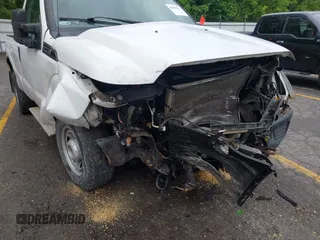 2011 Ford F-250 XL z VIN 1FTBF2B65BEA30685, wystawiony jako IAAI lot #42435253 z przebiegiem 60 603 mil mil oraz . Historia ofert i sprzedaży dostępna na DreamBid. Obrazek 6.