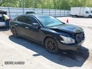 2013 Nissan Maxima SV z VIN 1N4AA5AP1DC838381, wystawiony jako IAAI lot #42210279 z przebiegiem 162 435 mil mil oraz . Historia ofert i sprzedaży dostępna na DreamBid. Obrazek 1.