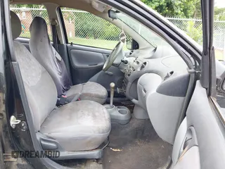 2000 Toyota ECHO z VIN JTDBT1239Y0001575, wystawiony jako IAAI lot #42524057 z przebiegiem 190 735 mil mil oraz . Historia ofert i sprzedaży dostępna na DreamBid. Obrazek 5.