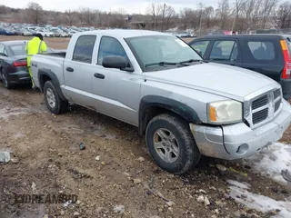 2006 Dodge Dakota SLT with VIN 1D7HW48K16S514845, listed as a IAAI auction lot 41647526 with 241,110 mi miles. Bid and sale history available at carsss.com. Image 1.