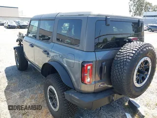 2024 Ford Bronco Badlands z VIN 1FMEE9BP9RLB31294, wystawiony jako IAAI lot #42115923 z przebiegiem 1675 mil mil oraz . Historia ofert i sprzedaży dostępna na DreamBid. Obrazek 3.