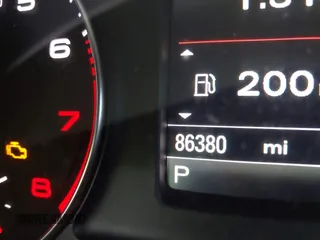 2017 Audi Q3 Prestige z VIN WA1GCCFS1HR005371, wystawiony jako IAAI lot #41991188 z przebiegiem 86 380 mil mil oraz . Historia ofert i sprzedaży dostępna na DreamBid. Obrazek 16.