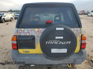 2003 Chevrolet Tracker z VIN 2CNBE18C136928311, wystawiony jako Copart lot #84463154 z przebiegiem 118 195 mil mil oraz Szkoda całkowita • Salvage title. Historia ofert i sprzedaży dostępna na DreamBid. Obrazek 6.