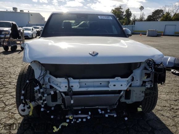 2022 Rivian R1T Launch Edition with VIN 7FCTGAAL7NN005563, listed as a Copart auction lot 47476365 with 39,805 mi miles and Salvage Title. Bid and sale history available at DreamBid. Image 5.