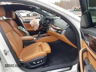 2018 BMW 5 Series M550i xDrive с VIN WBAJB9C56JB035929, выставлен на аукционе IAAI как лот 41732048 с пробегом 87 896 миль миль и . История ставок и продаж доступна на DreamBid. Изображение 5.