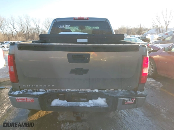 2007 Chevrolet Silverado 1500 LTZ with VIN 2GCEK13M071566615, listed as a IAAI auction lot 41268461 with 179,539 mi miles. Bid and sale history available at carsss.com. Image 17.