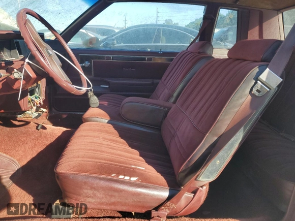 1984 Oldsmobile Cutlass Supreme z VIN 1G3AR47A5EM432583, wystawiony jako Copart lot #82311834 z przebiegiem 39 640 mil mil oraz Czysty tytuł • Clean title. Historia ofert i sprzedaży dostępna na DreamBid. Obrazek 7.